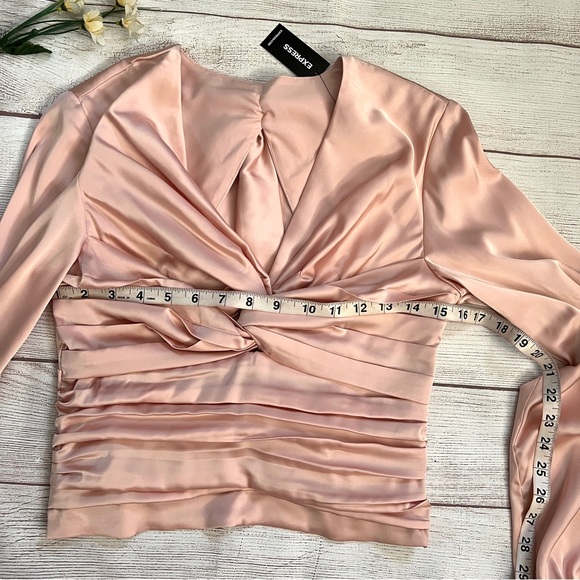 EXPRESS Twist Front Tie Back Top - Picture 12 of 16